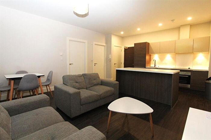 2 Bedroom Flat To Rent In Dawsons Square, Pudsey, LS28