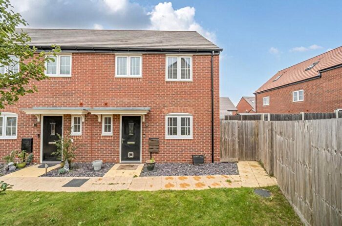 3 Bedroom End Of Terrace House For Sale In Mandarin Mead, Bedford, MK40