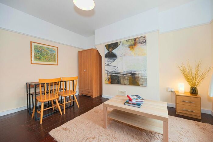 2 Bedroom Flat To Rent In Bolney Street, London, SW8