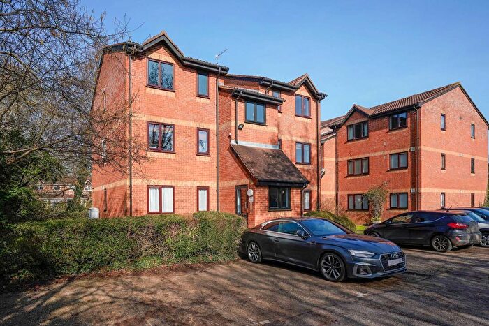 1 Bedroom Flat To Rent In Courtlands Close, Watford, WD24