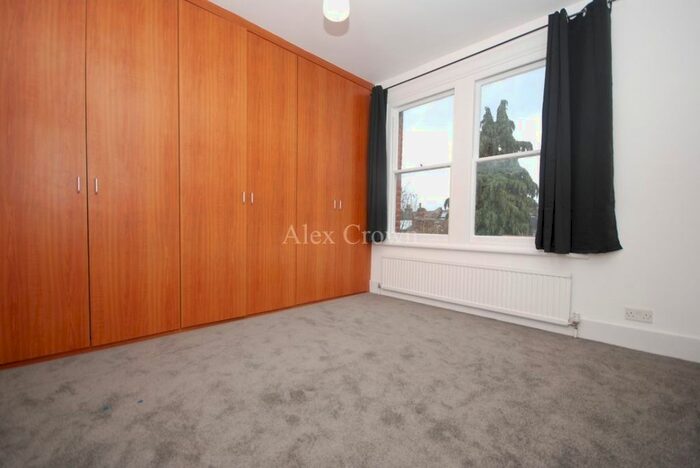 Studio To Rent In Frobisher Road, London, N8