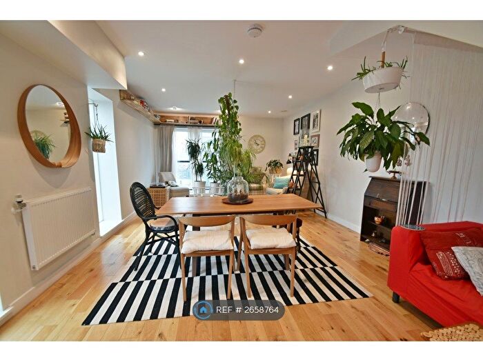 2 Bedroom Flat To Rent In Old Mill Street, Manchester, M4