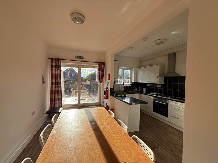3 Bedroom Detached House To Rent In Clifford Street / Student House /, NG7