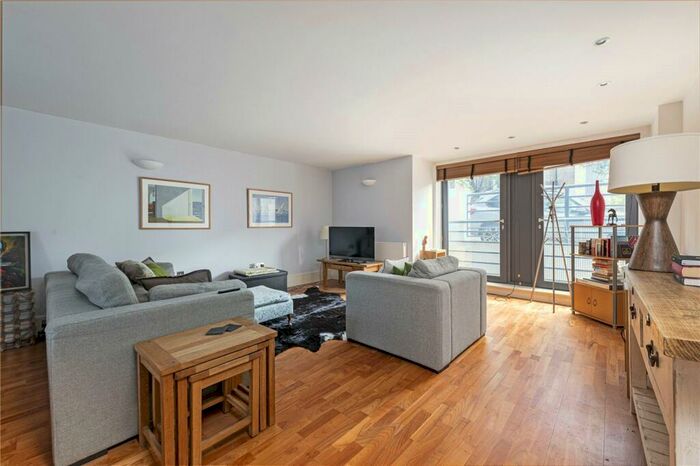 2 Bedroom Apartment To Rent In Salcott Road, SW11