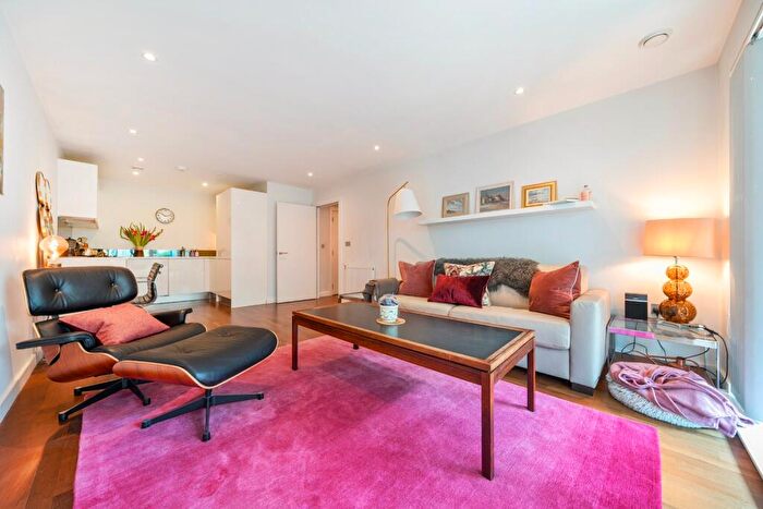 1 Bedroom Apartment For Sale In Wharf Street, London, SE8