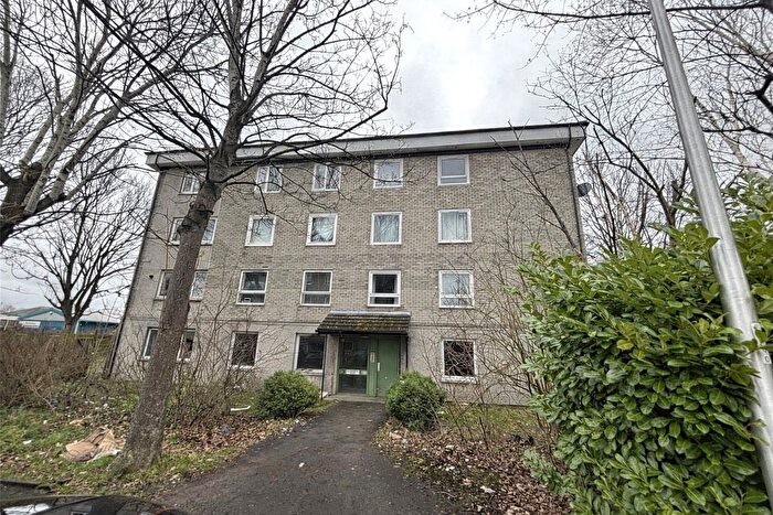 2 Bedroom Flat For Sale In Glenbervie Road, Grangemouth, Stirlingshire, FK3