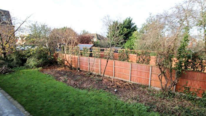2 Bedroom Flat To Rent In Appleshaw Court, Reading, RG31