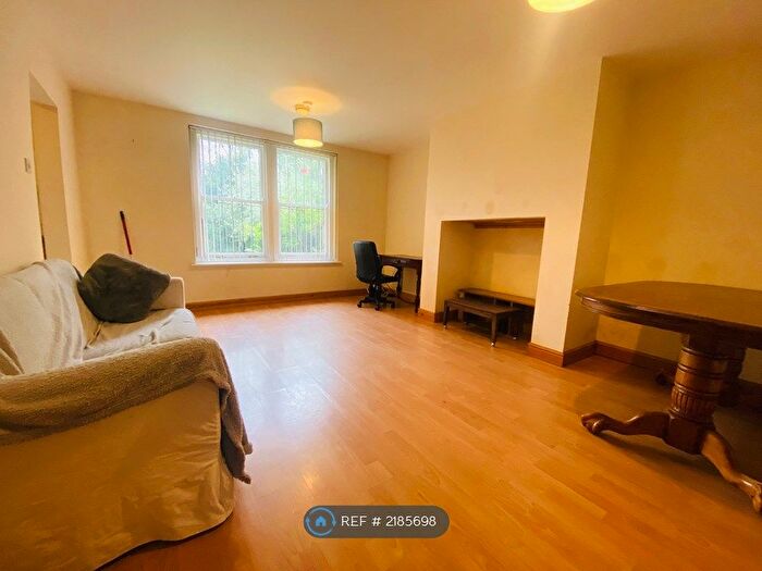2 Bedroom Flat To Rent In Otley Road, Leeds, LS16