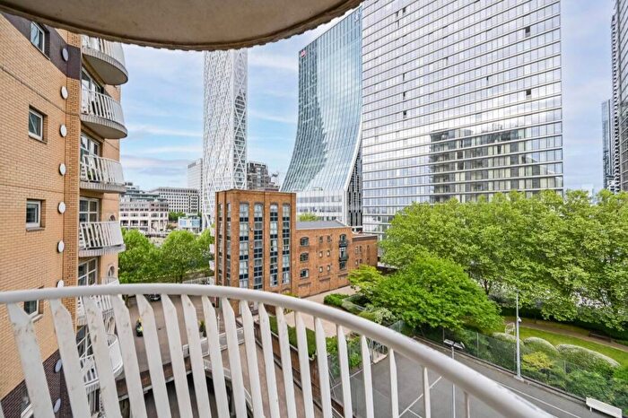 2 Bedroom Flat To Rent In Cascades Tower, , Canary Wharf, London, E14