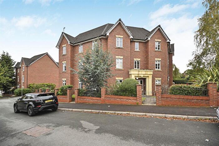 2 Bedroom Flat For Sale In White Lee Croft, Atherton, Manchester, M46