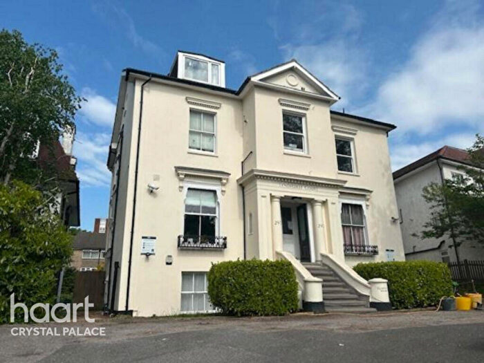 1 Bedroom Flat For Sale In Lyndhurst Court, Whitehorse Lane, London, SE25