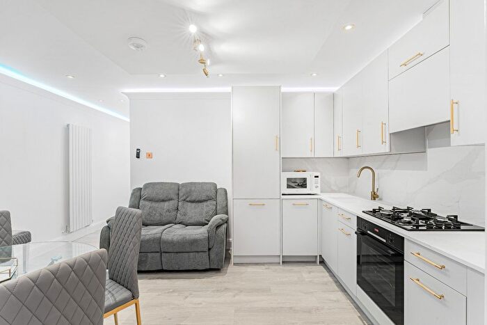 3 Bedroom Flat For Sale In Raven Row, London, E1