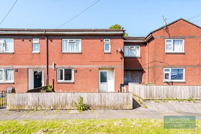 4 Bedroom Terraced House For Sale In Patterdale Close, Oldham, OL1