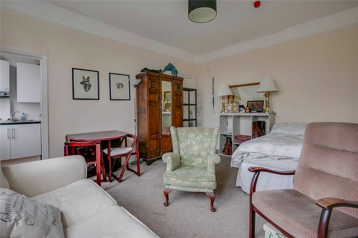 Studio To Rent In Tavistock Road, London, W11