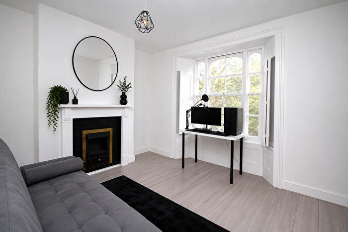 1 Bedroom Ground Maisonette To Rent In Evelyn Street, Deptford, London, SE8