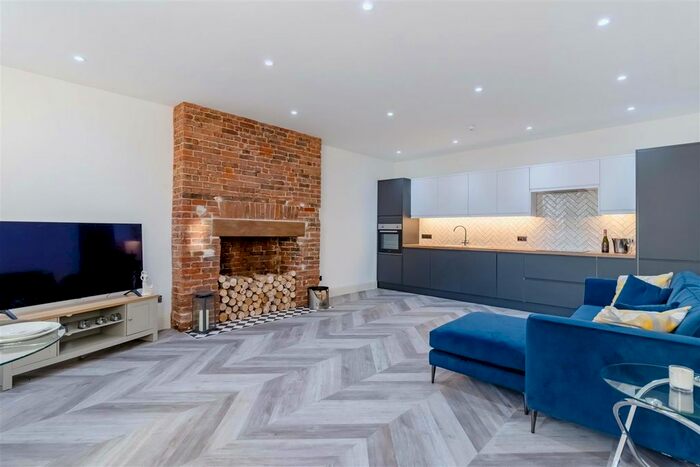 2 Bedroom Flat To Rent In Heene Terrace, Worthing, BN11