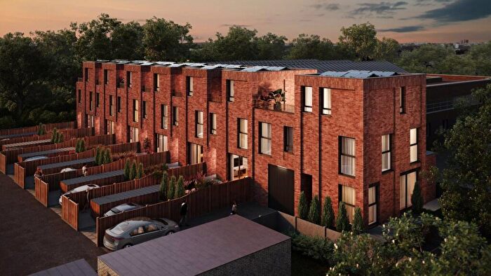 4 Bedroom Terraced House For Sale In Lynwood Close, London, E18