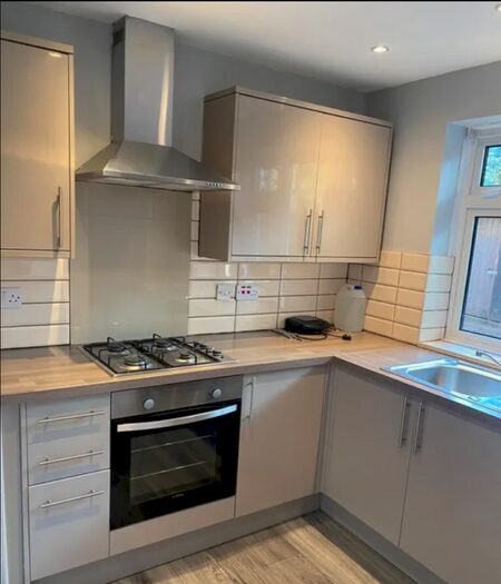 2 Bedroom Flat To Rent In Little Gearies, Barkingside, IG6