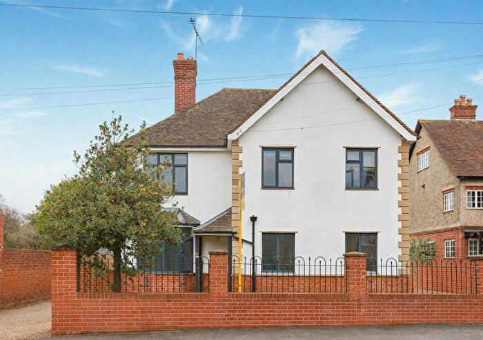 4 Bedroom Detached House For Sale In Eastern Avenue, Reading, RG1