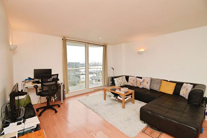 1 Bedroom Flat For Sale In Blackwall Way, London, E14
