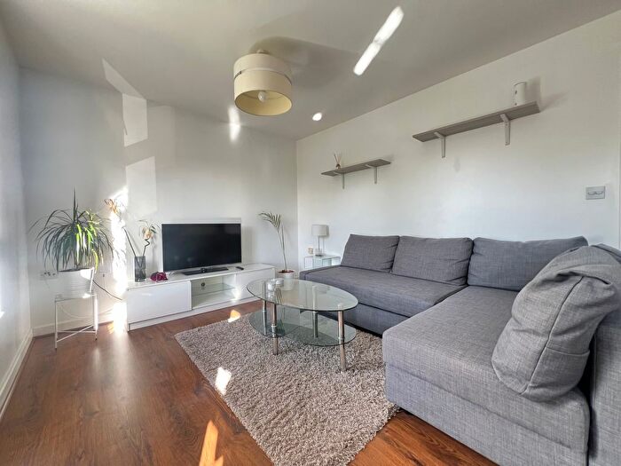 2 Bedroom Flat To Rent In Humphreys Road, Wolverhampton, WV10