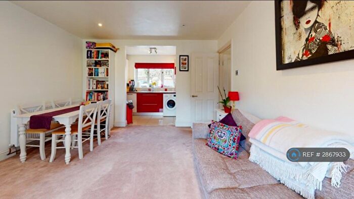 1 Bedroom Flat To Rent In Bury Green, Hemel Hempstead, HP1