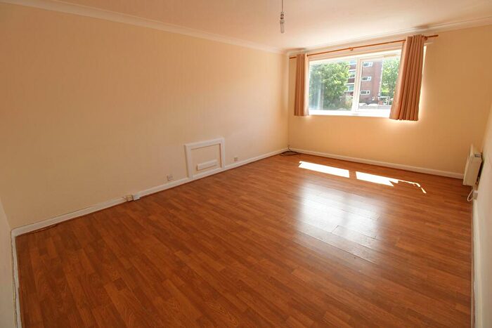 2 Bedroom Flat To Rent In Parkgate Road, Wallington, SM6