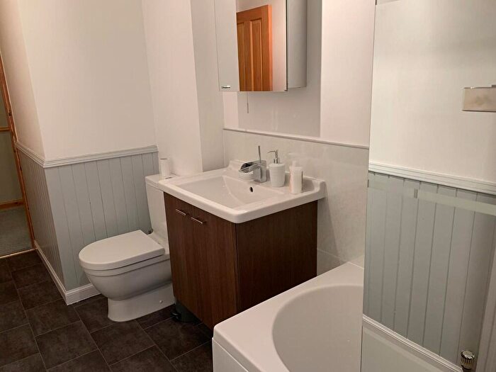 2 Bedroom Flat To Rent In Ash-hill Drive, Aberdeen, AB16