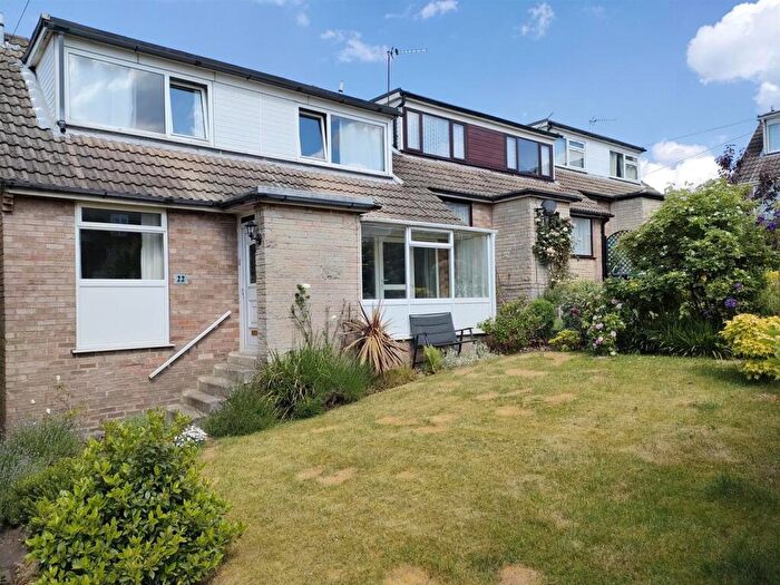 3 Bedroom Semi-Detached House To Rent In Larkfield Avenue, Rawdon, LS19