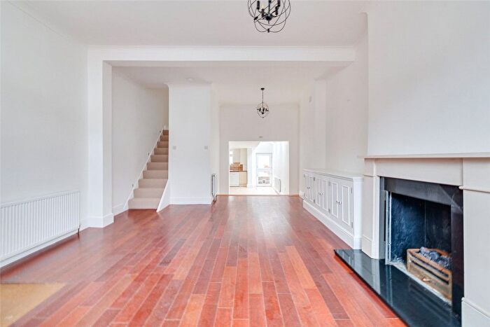 4 Bedroom Detached House To Rent In Hannell Road, London, SW6