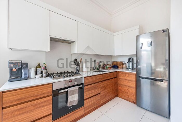 1 Bedroom Flat To Rent In Brixton Road, Oval, SW9