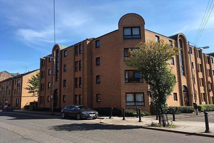 3 Bedroom Flat To Rent In Overnewton Street, Yorkhill, Glasgow, G3