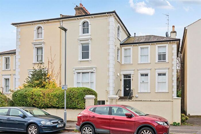 1 Bedroom Apartment For Sale In Cadogan Road, Surbiton, KT6