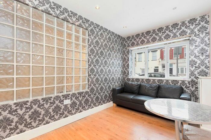 2 Bedroom Flat To Rent In Roundwood Road, Willesden Junction, London, NW10