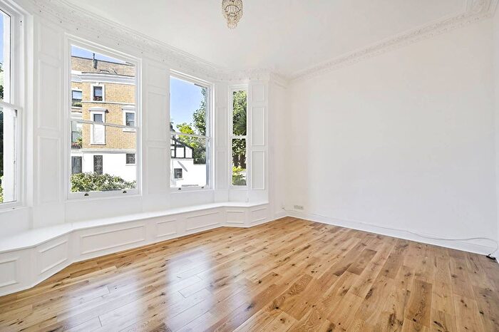 2 Bedroom Flat To Rent In Cromwell Crescent, Kensington, London, SW5