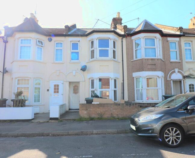 3 Bedroom Terraced House To Rent In Beresford Road, Gravesend, DA11