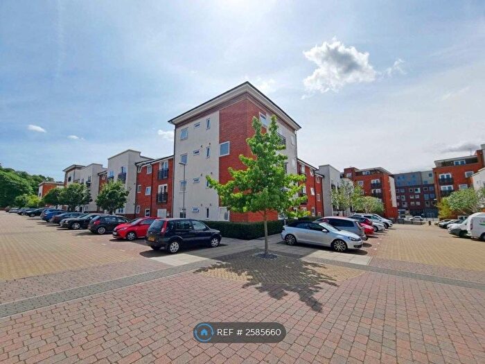 2 Bedroom Flat To Rent In Hope Court, Ipswich, IP3