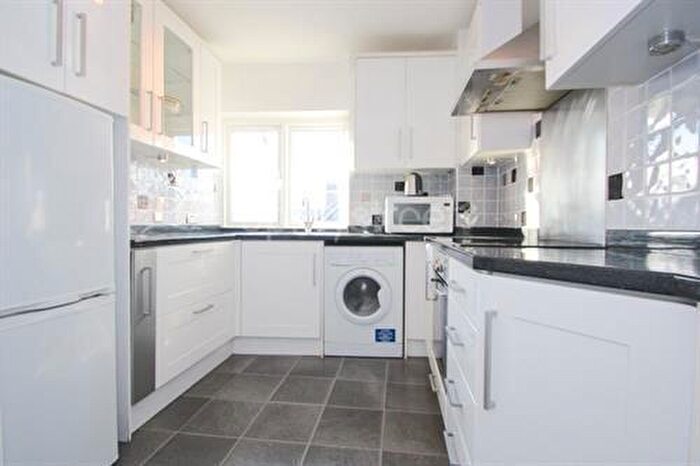 2 Bedroom Flat To Rent In Marsham Way, Gerrards Cross, SL9