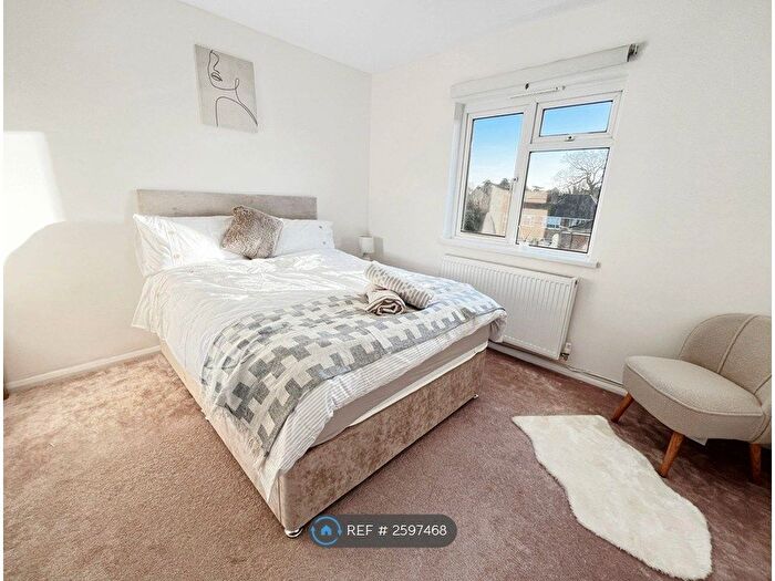 2 Bedroom Flat To Rent In Clewer New Town, Windsor, SL4