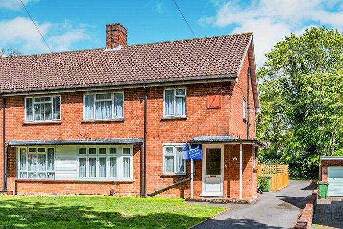 2 Bedroom Property To Rent In Woodland Close, Southampton, SO18