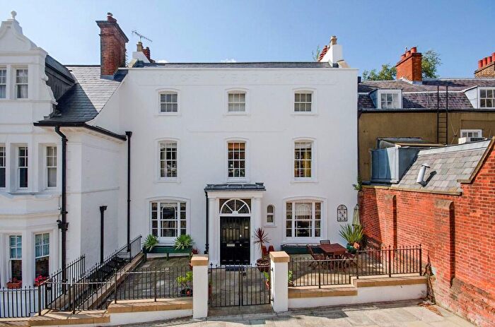 4 Bedroom Maisonette To Rent In High Street, Harrow On The Hill, Harrow, HA1