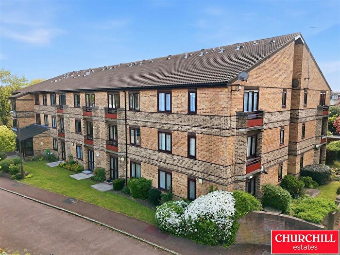 1 Bedroom Property For Sale In Oak Lodge, Wanstead, E11