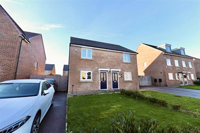 2 Bedroom Semi Detached House For Sale In Waudby Way, Hull, HU9