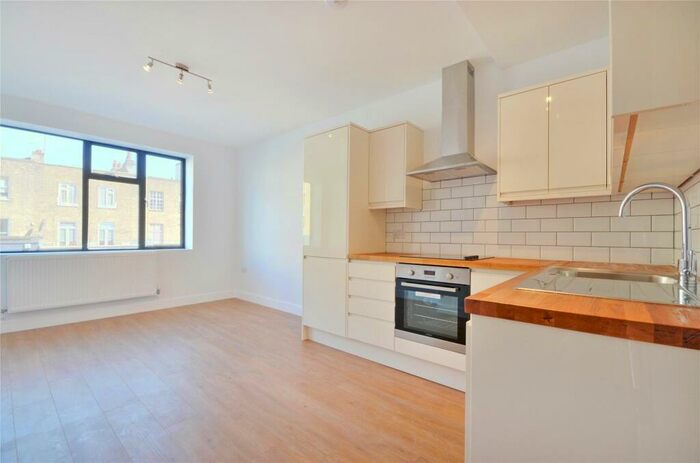 3 Bedroom Flat To Rent In Camden High Street, Camden Town, NW1