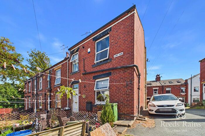 2 Bedroom End Of Terrace House To Rent In Sunny Bank, Churwell, Morley, Leeds, LS27