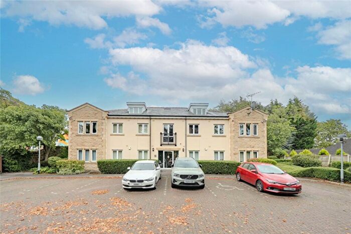 2 Bedroom Apartment For Sale In Flat, King Lane, Moortown, Leeds, West Yorkshire, LS17