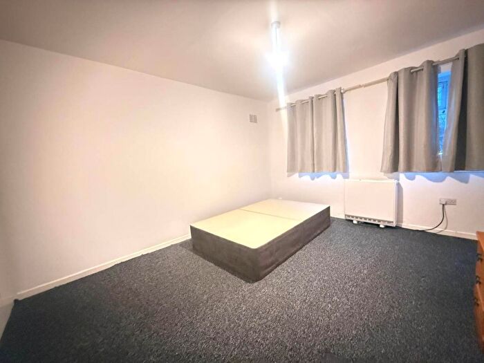 3 Bedroom Flat To Rent In Pinn Close, Cowley, UB8