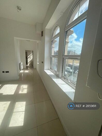 1 Bedroom Flat To Rent In Corporation Road, Newport, NP19