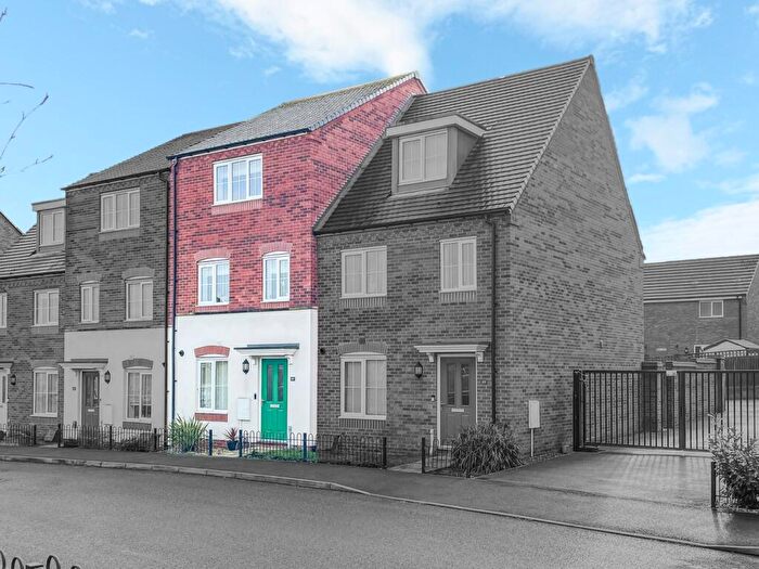 4 Bedroom Town House For Sale In Mayfly Road, Northampton, NN4