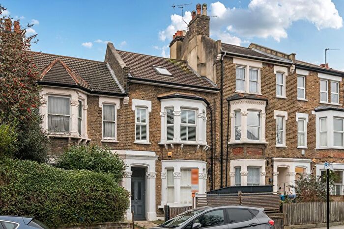 3 Bedroom Flat For Sale In Fenwick Road, Peckham, London, SE15